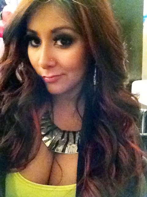 Jersey Shore's Snooki Forgets To Wear Bra